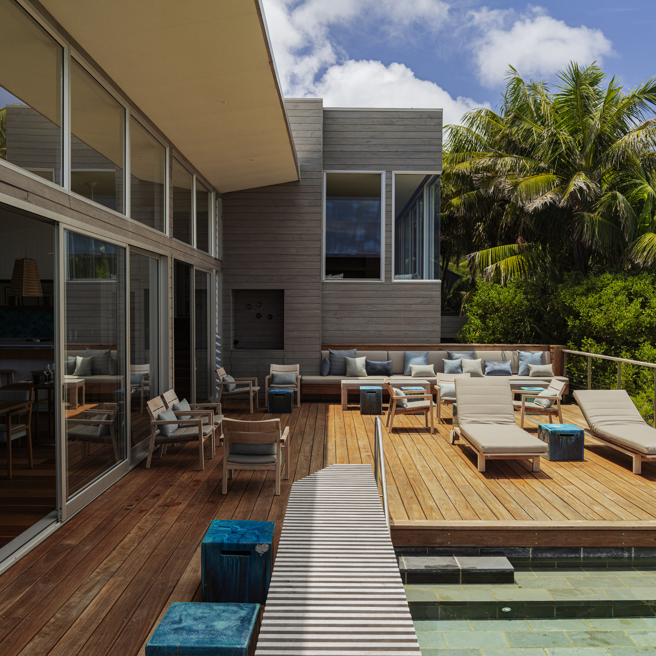 Lodge JK_Left_Deck